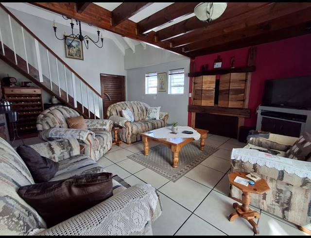 4 BEDROOM HOUSE FOR SALE IN GOLDEN MILE